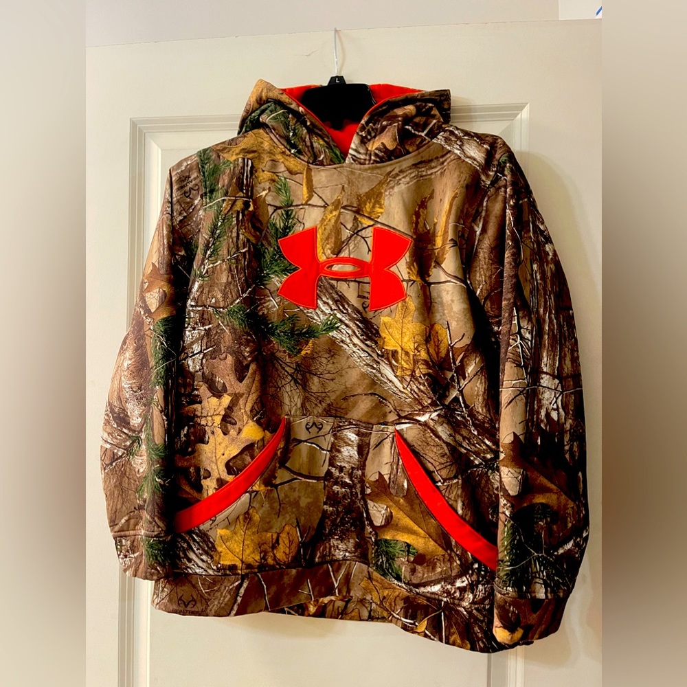 Under Armour Youth Extra Large hoodie.